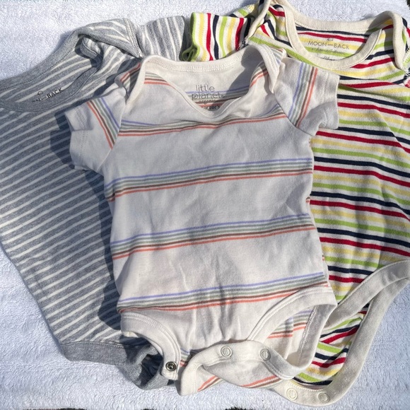 Lot of 4 Hanna Andersson Moon and Back and little planet onesies 0-3 month - Picture 3 of 5